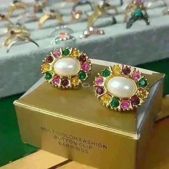 Avon multicolor buttons clip earrings gold tone fuax pearl Rhinestones - Picture 10 of 16